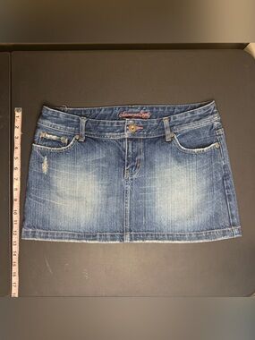 American Eagle Blue Jean Denim Mini Skirt with pink embellished pockets